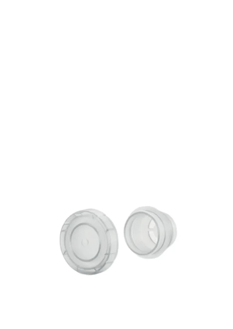 Deux bouchons transparents en plastique pour bocaux ou bouteilles en verre, fond blanc.